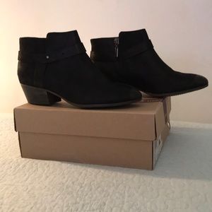 These heals are size 9 in womens brand new